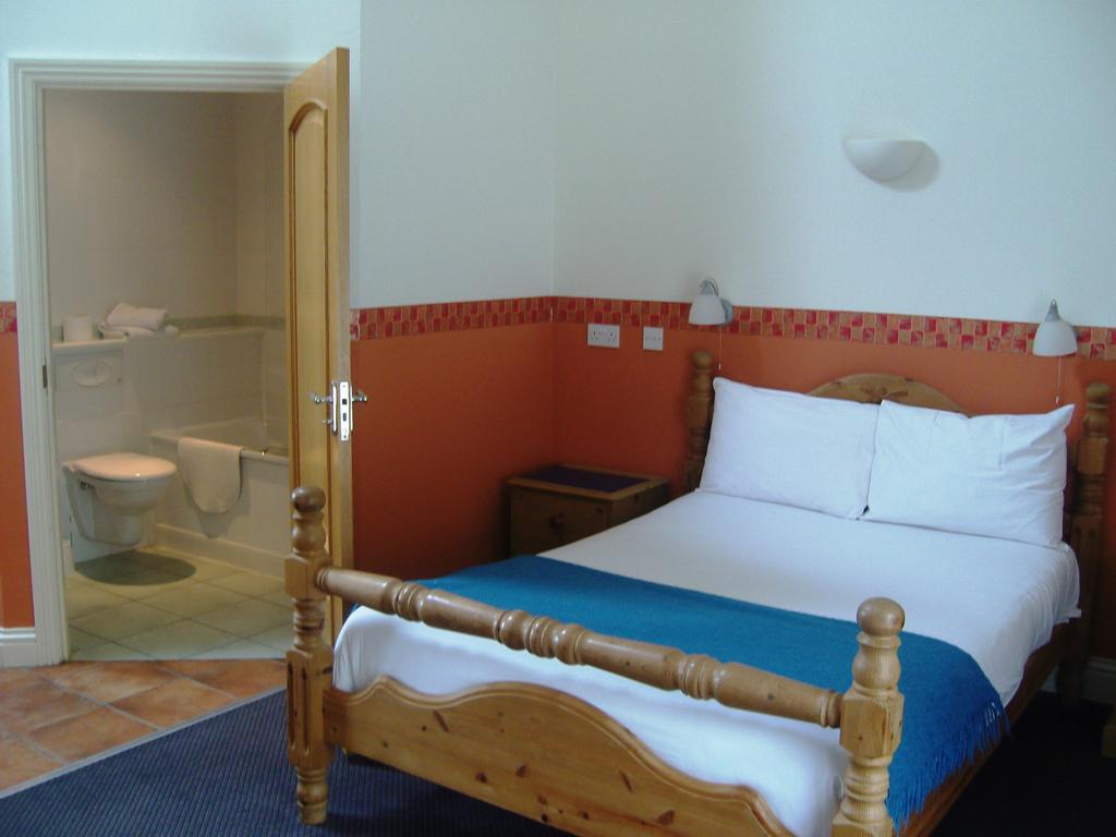 Manor Hotel room 6